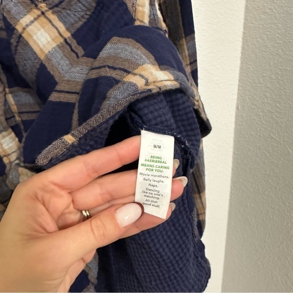 Aerie Super Soft Plaid Shirt Buttoned Navy Blue Tan Cream Size Medium Women’s - Picture 12 of 13